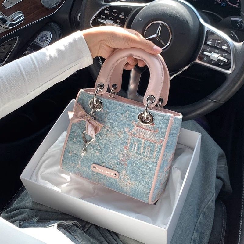 High Value Light Luxury Contra - Luxury Bags Level recensie en prijs